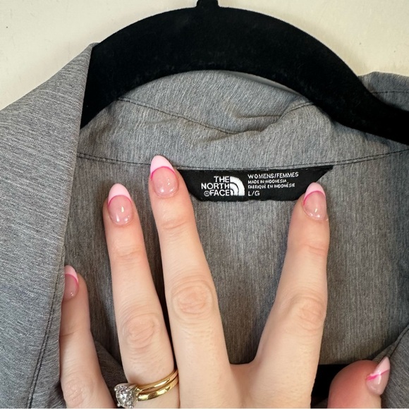 The North Face | Gray Button Down Tunic Length Shirt Athletic Material Large - Picture 3 of 5